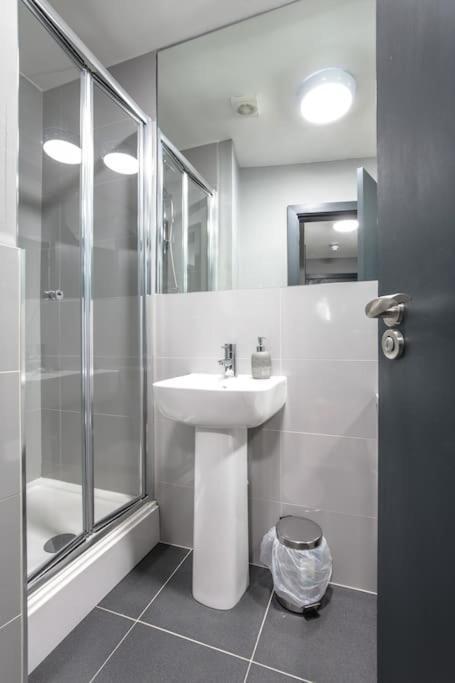 The V.I.P Suite - Sleeps 24! Best For Large Groups Liverpool Eksteriør bilde